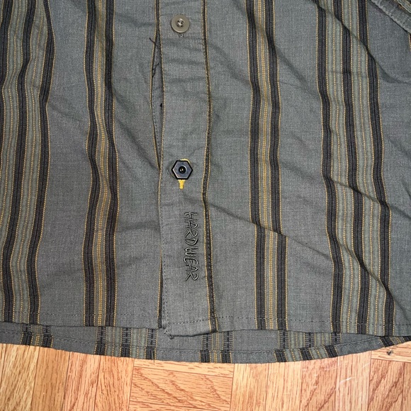 XL Grey Mountain Hardwear button up - Picture 3 of 4